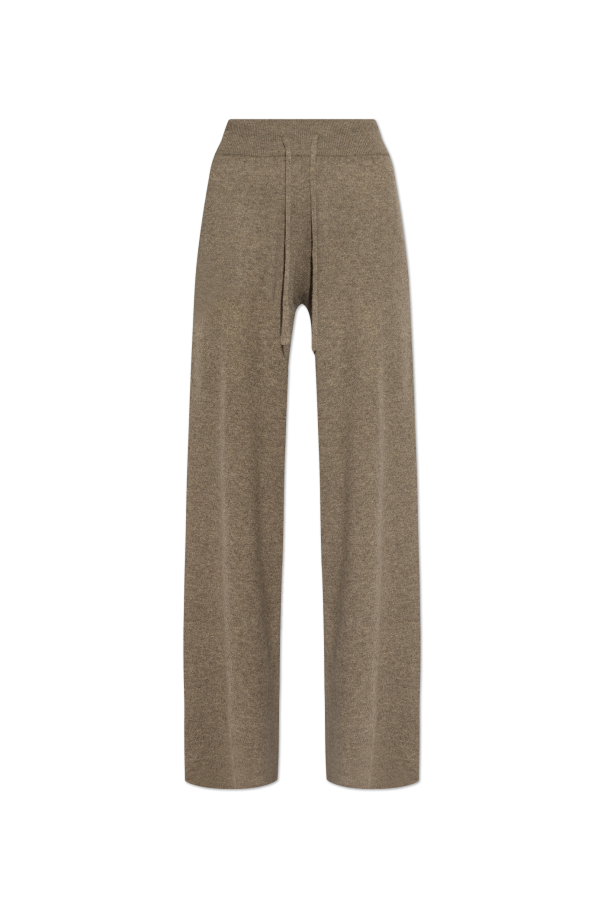 Hose sofi od Lisa Yang